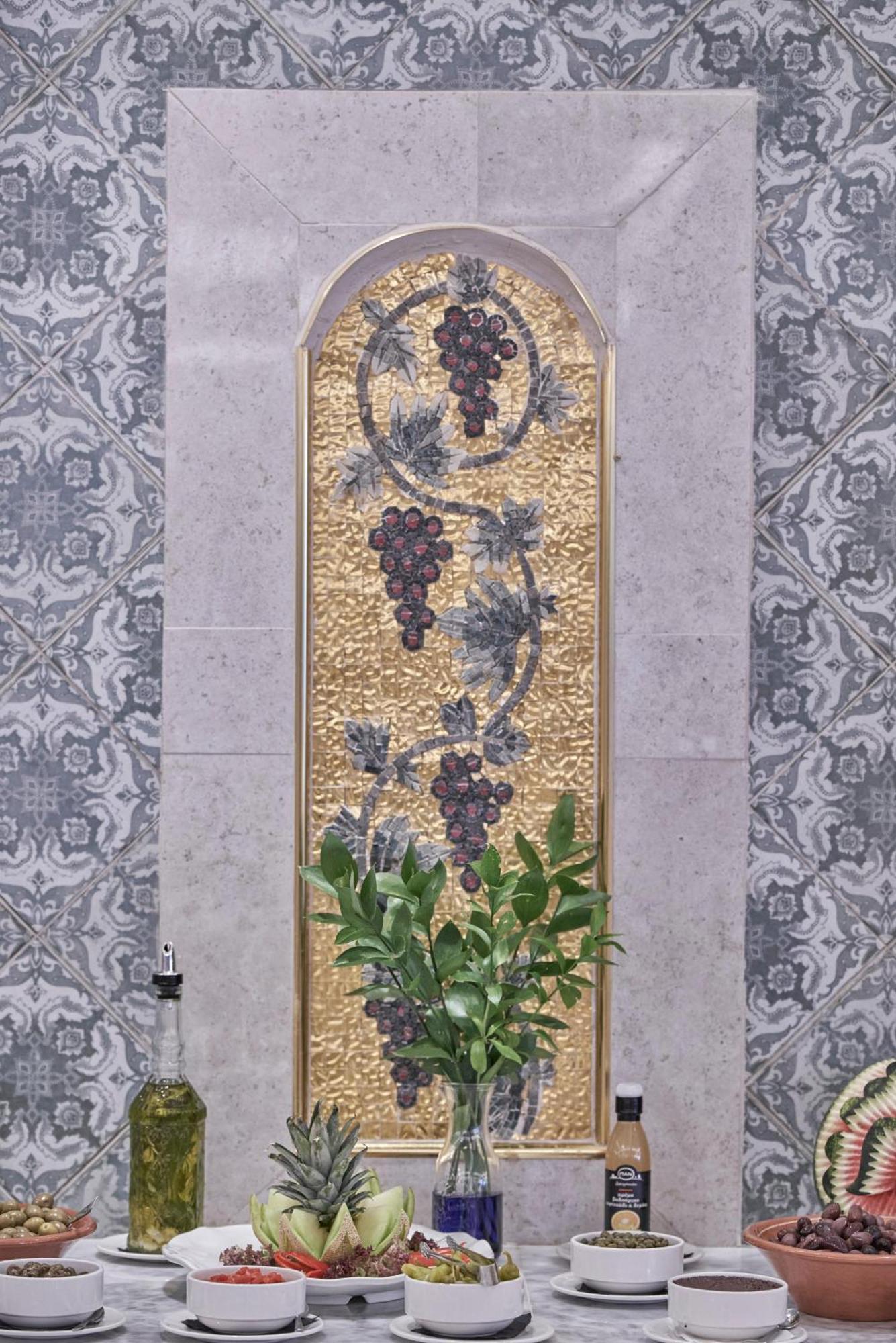 Kairaba Mythos Palace - Adults Only Kouspades ภายนอก รูปภาพ A living wall in a home